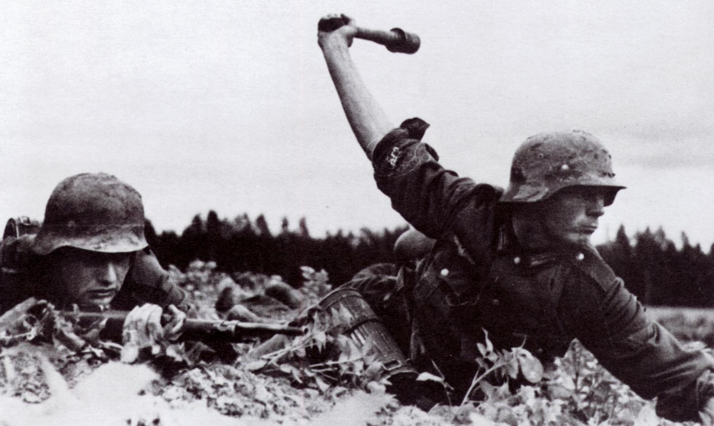 1-german-soldier-throws-grenade-operation-barbarossa-012.jpg